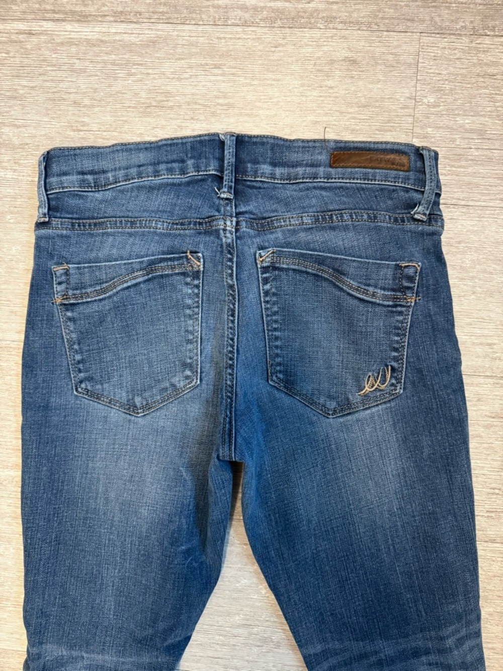 Express Jeans Mid Rise Dark Wash Denim Leggings - Picture 5 of 10